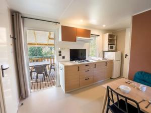 Mobil-home de 26m² avec terrasse pour 4 personnes - API-1-52-556