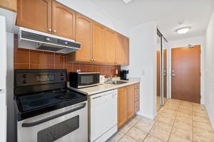 Chic Fort York Studio Cozy Retreat in Downtown