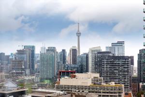 Chic Fort York Studio Cozy Retreat in Downtown