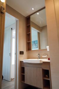 Laguna 1219: Garden View 1BR Oasis