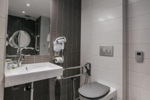 Hotels Hotel-Cafe du Trinquet : photos des chambres