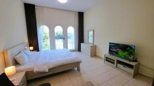 DRUVYA HOLIDAY HOMES, Building No 194, Street No,10 Discovery Gardens, Close to Al Furjan Metro 3 minutes walkable