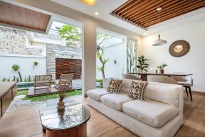 Private Pool Villa Arsy w Rooftop By Orivista