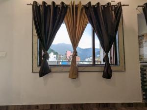 MOONSHIVA STAY and CAFE