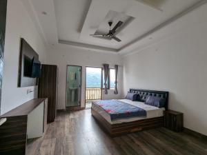 MOONSHIVA STAY and CAFE