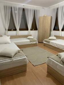 Къща за гости "Холидей" - Луковит