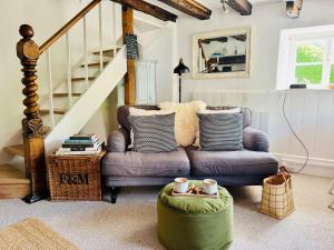 Pretty Dartmoor Cottage in woodland-setting