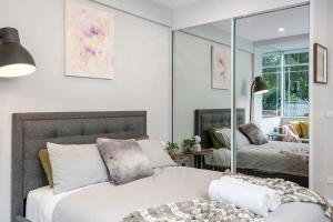 Oasis Retreat by Cremorne Point Walk