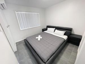 Sunrise Lodge Apt 4 - Cozy 1BR - Poolside Escape