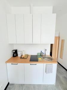 Quiet, Charming Studio Apartment on Ground Floor