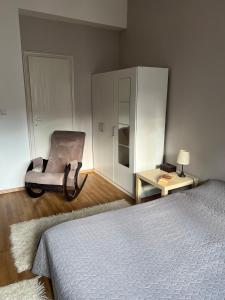 Spacious artsy apartment