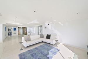 Specious 2 Bedroom Apartment in Sea Point