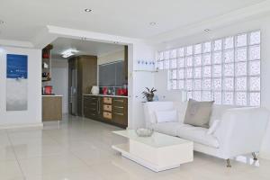 Specious 2 Bedroom Apartment in Sea Point