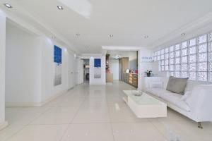 Specious 2 Bedroom Apartment in Sea Point