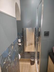 2 rooms 30 m2 full of charm, in the heart of the 7th arrondissement Marseille