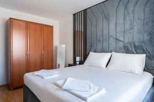 Villa Royal 2 with a pool