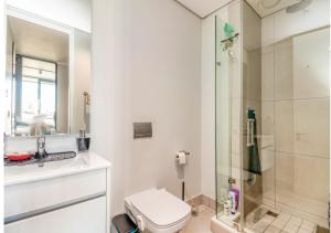 Modern Bachelor Suite & Stunning View Pool & Gym