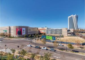 Modern Bachelor Suite & Stunning View Pool & Gym