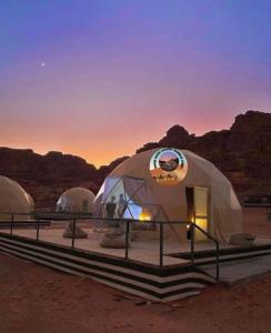 MARS GATE lUXURY BUBBLE CAMP