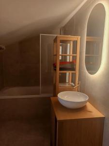 Pézenas historique appartement clim wifi 2 chambres 6 couchages