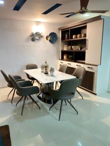 AL-MANAL 203 Grand luxe 3BHK Suite