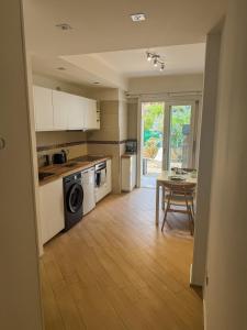 Grand studio avec jardin, proche plage, Menton