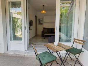 Grand studio avec jardin, proche plage, Menton