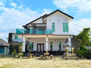 Homestay and roomstay Din 5555