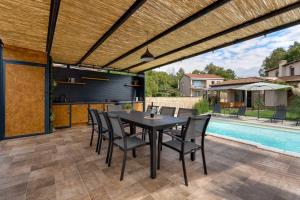 Villa with swimming pool and childrens playground, in a quiet area - by Traveler Tourist agency Krk - ID 2686