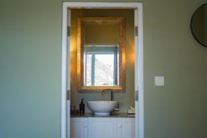 Room Sweet Room - Seminyak Center, walk to the Beach