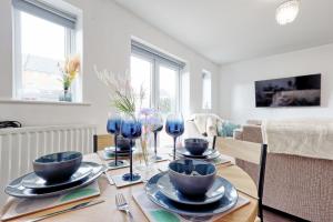 Modern 3-Bed 3-Bath Home - Quiet Road - Parking For 2 Cars - LMV Property