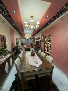 15ش ملك حفني خلف ابراج الشيراتون بجوار فتح الله ماركت الدور 11 شقة 1101 قريبة جدا من شاطئ المندرة