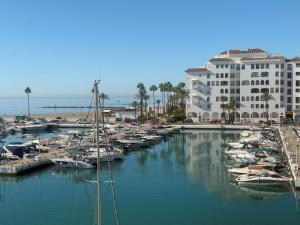 Apto con vista al puerto y salida a la playa