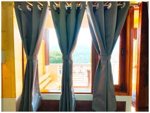 HOTEL BOUTIQUE SANGITA PARADISE LAKE VIEW MALL ROAD NAINITAL - Newly Decorated - Near Mall Road Laxurious Lake View Rooms With Balcony - Free Parking & Wi-fi - Restaurant Facilities - Best Hotel In Nainital