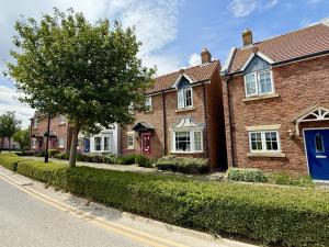 Baileys Beach House - Part of the The Bay Filey Holiday Village with pool, gym and direct beach access, pub, restaurant, tennis and meadows walks