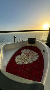 شقق بإطلالة بحرية في برج داماك جدة