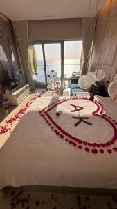 شقق بإطلالة بحرية في برج داماك جدة