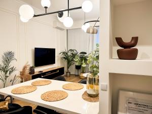 UnitApartament DeLux Warszawa Centrum blisko Plac Zbawiciela Hala Koszyki Metro Politechnika Jest to elegancki i wygodny apartament na noclegi i pobyt w Warszawie - Zapraszamy