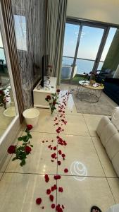 شقق بإطلالة بحرية في برج داماك جدة