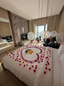 شقق بإطلالة بحرية في برج داماك جدة