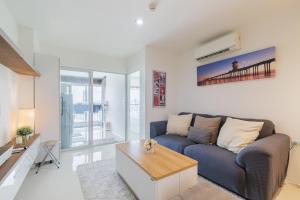 Downtown Spacious Luxury Condo BKK- 5 mins BTS!