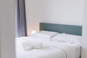 Downtown Spacious Luxury Condo BKK- 5 mins BTS!