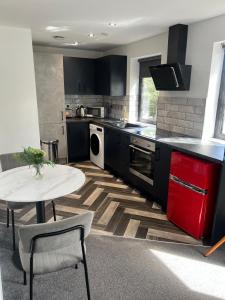 Affordable Serviced Apartment Perfect for Contractors in PE1 Short & Long Term Stays - Free WIFI - Free Parking - With Sofa Bed - Full Kitchen