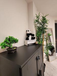 Luxury 2-Bedroom Penthouse with Stunning Views and Parking - Leeds City Centre