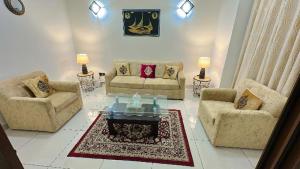 New Luxury 2-Bed Apartment In North Nazimabad