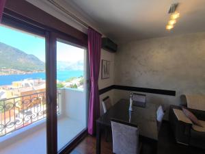 Four season seaview - lovely 2 bedroom apartment