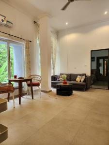 OISA Tudor house 205