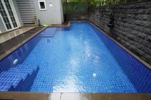 OISA Tudor house 205