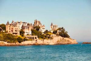 Little Corsaire Gare parking & bus