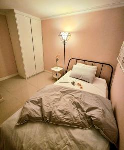 New, 7min to Sinnonhyeon St, to 7min Airport bus stop, Arena House with full options and 2 bedrooms located in Gangnam-gu